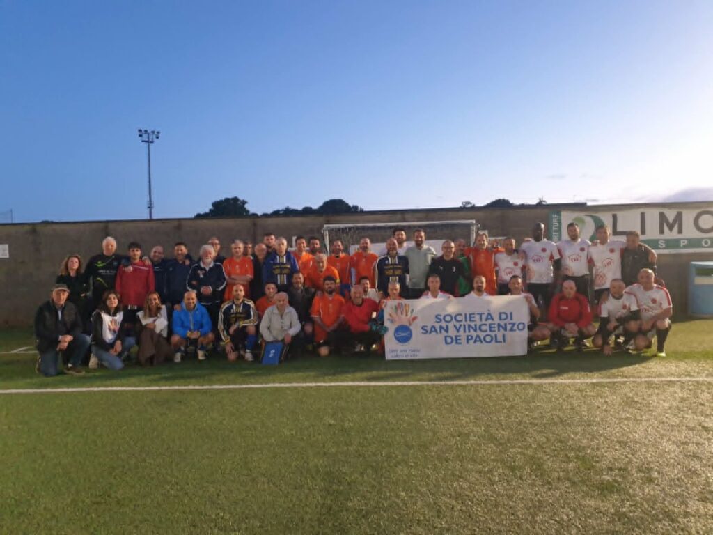 Amatori Calcio Magenta e Milan Club Magenta in campo a Robecco per sostenere la Casa di Angela